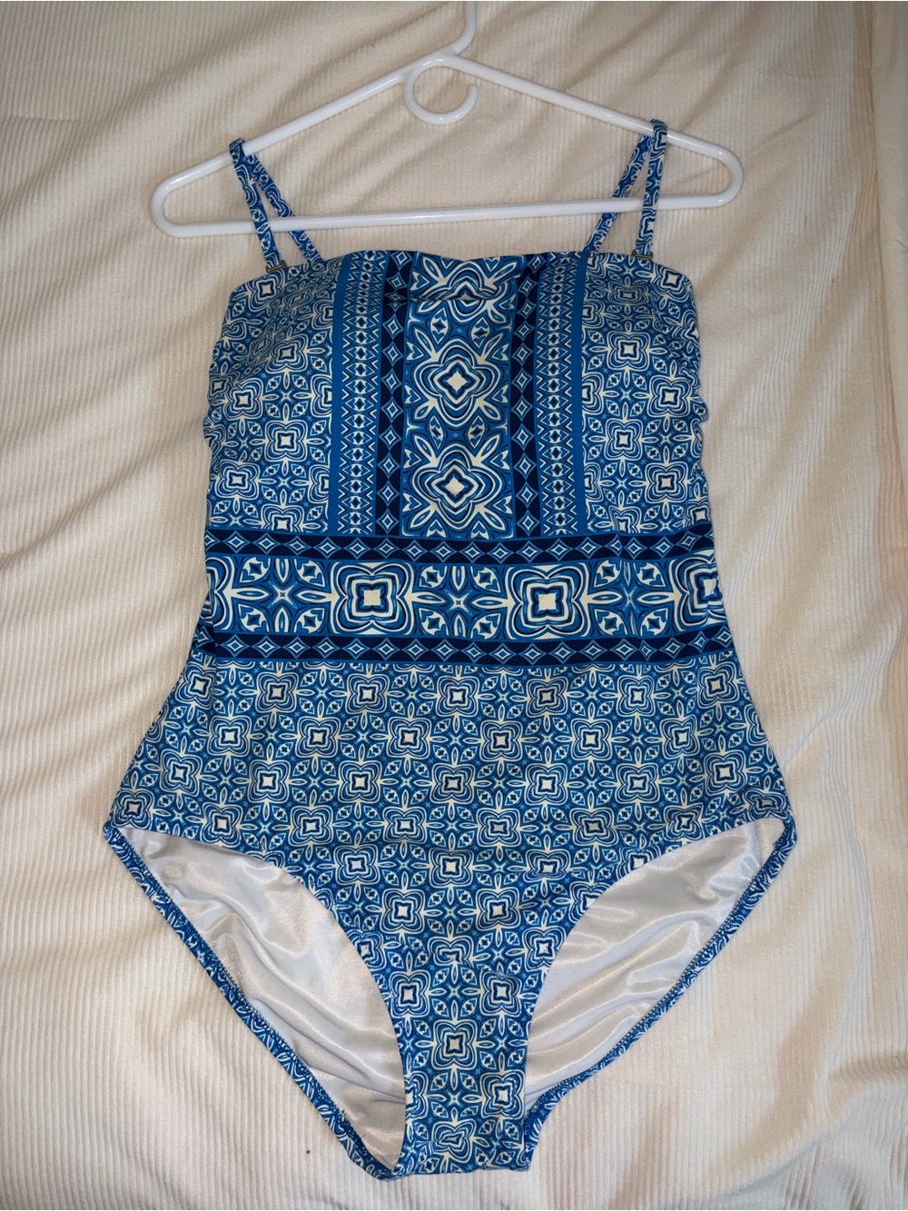 Lands’ End Size 10 Blue Mosaic Print One-Piece Swimsuit EUC